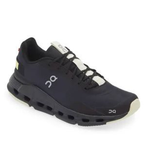 ON RUNNING Cloudnova Running Shoes Size 6.5